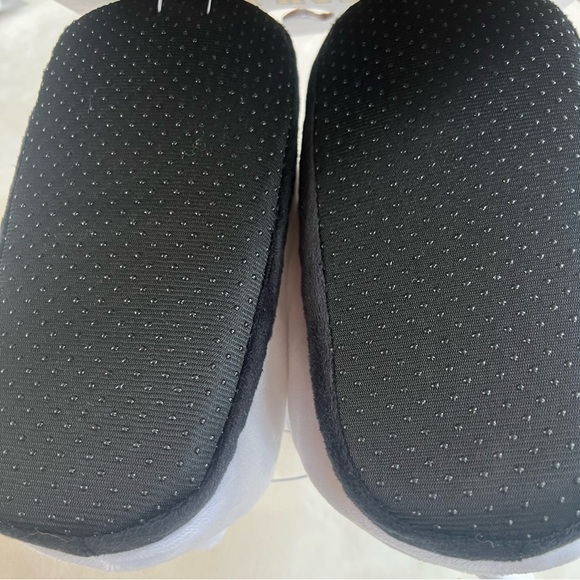 Peanuts Snoopy Plush Slippers Black & White Kids Size 2/3 NWT - Picture 5 of 7